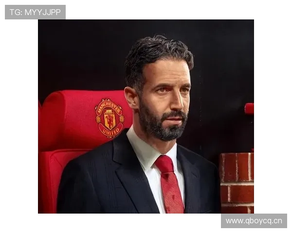 曼联主帅新战术体系引发巨大争议：阵容混乱背后的豪门衰落真相！