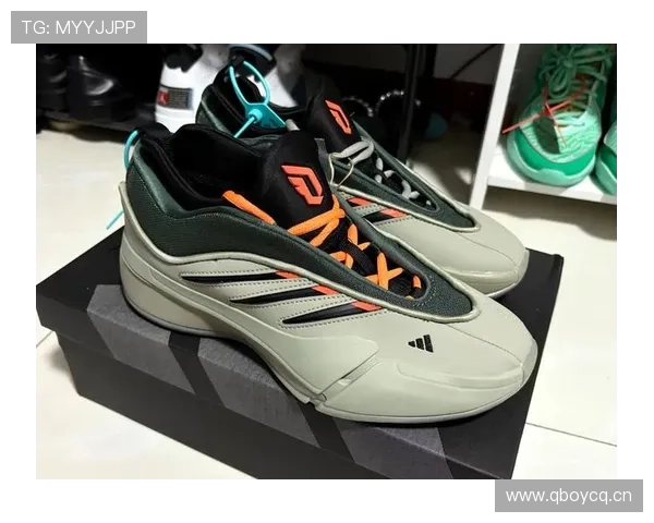 利拉德昨晚上场，穿的鞋比我一个月工资还贵，我是看比赛还是逛奢侈品店？