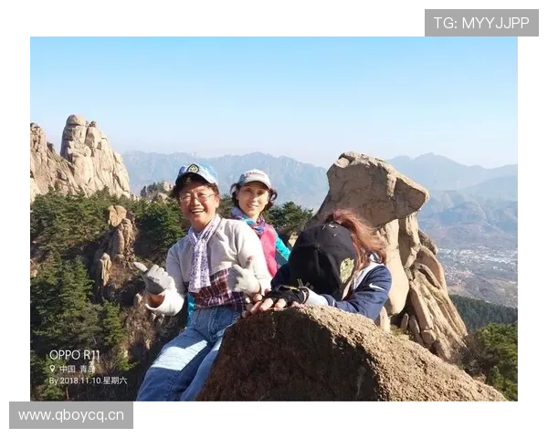 仲满穿睡衣开豪车去菜市场，这画面把我笑趴下