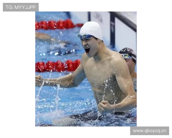 孙杨戴着豪表健身室偷偷开播？这画风像明星过家家吧！