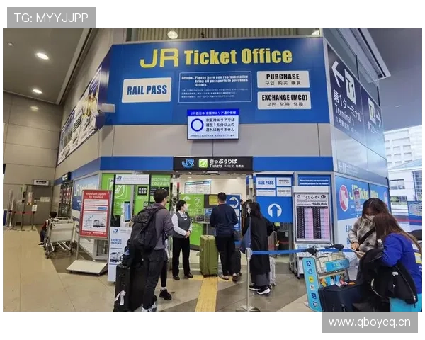 娜奥米·大阪机场随手一丢就是名牌包，我刷到都怀疑人生