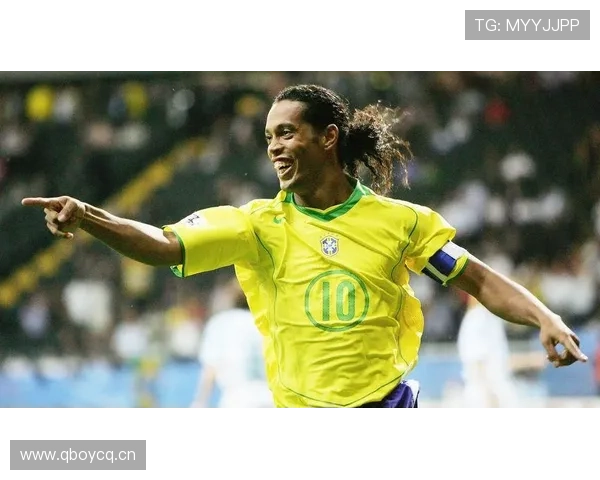 小罗退役后还在夜店蹦迪，这状态谁信他快45了？