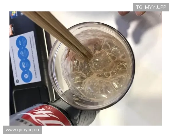 梅西家冰箱里塞满蛋白粉，连饮料都是按毫升算的